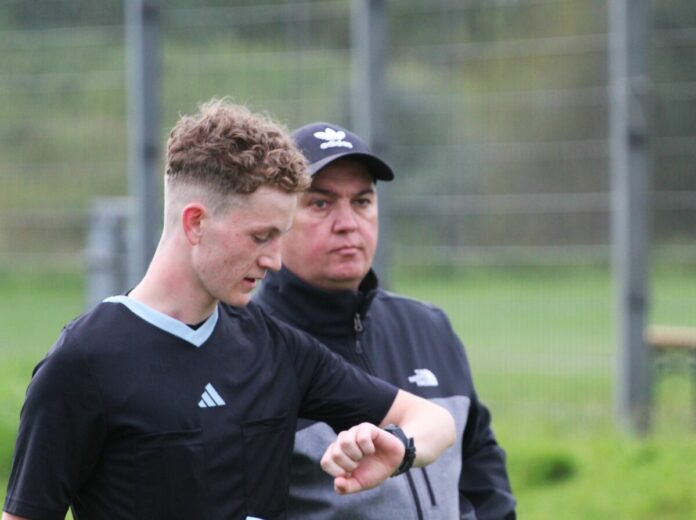 Nachwuchsschiedsrichter Oskar Kühle beim VfB