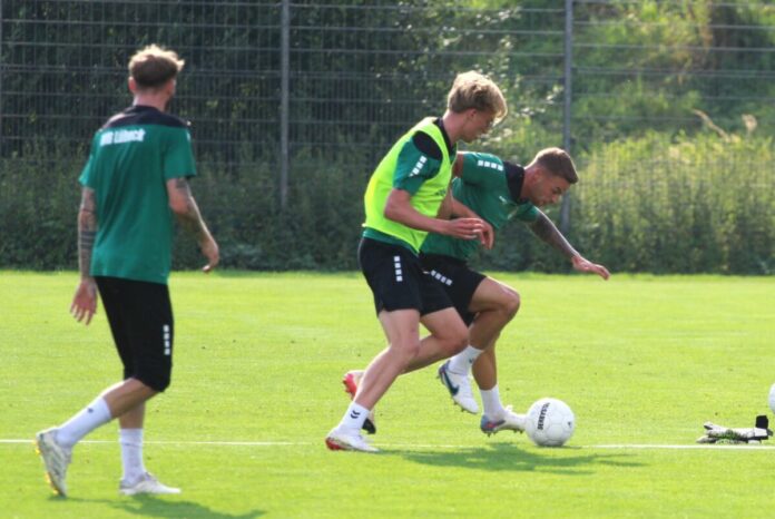 Neuzugang Tom Geerkens im Training beim VfB Lübeck