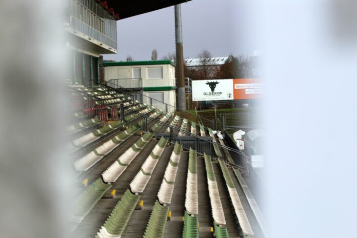 Lohmühle, Sparkassentribüne. Foto sr