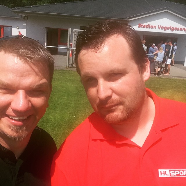 Ideen werden umgesetzt: Roland und Redakteur Christian Kalaß anlässlich einer Live-Übertragung in Rathenow. (Foto: privat)