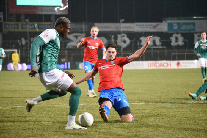 Kevin Bukusu (VfB Lübeck) gegen Drochtersen Assel