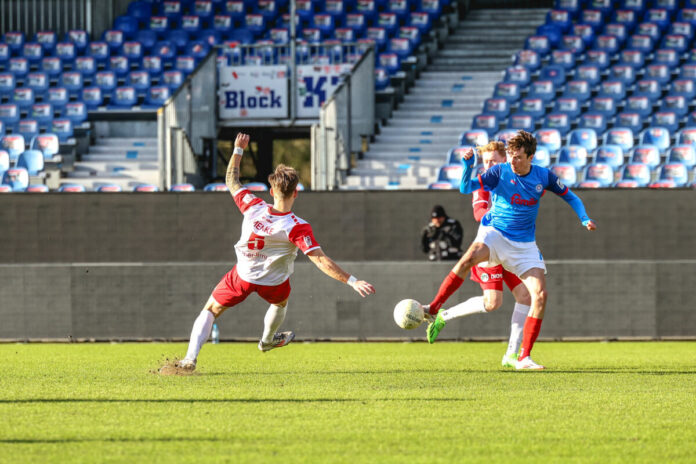 Luca Menke (VfB Lübeck) im Auswärtsspiel bei Holstein Kiel II