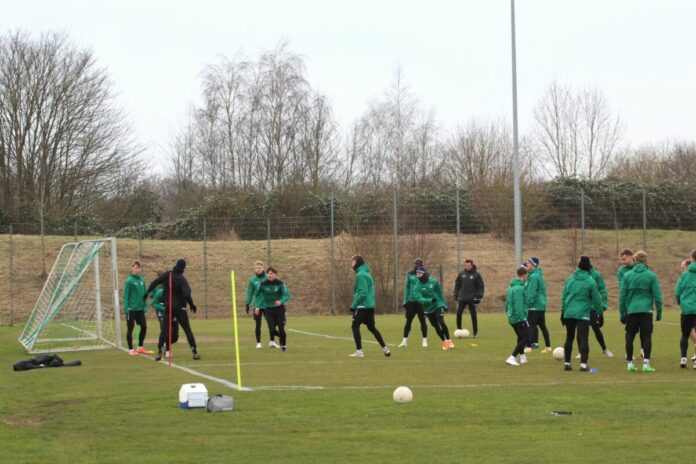 Training auf dem Zweier beim VfB Lübeck