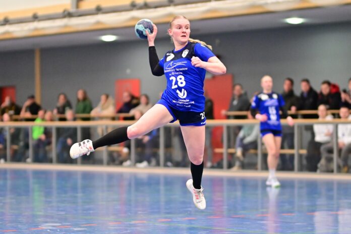 Rike Claasen im Sprung