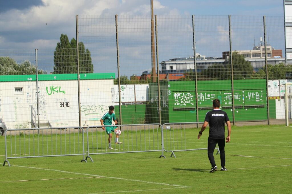 VfB Lübeck: Leihspieler zurück in der Heimat – Dankbarkeit und offene Fragen 1 fussball tennis @ VfB Lübeck: Leihspieler zurück in der Heimat – Dankbarkeit und offene Fragen