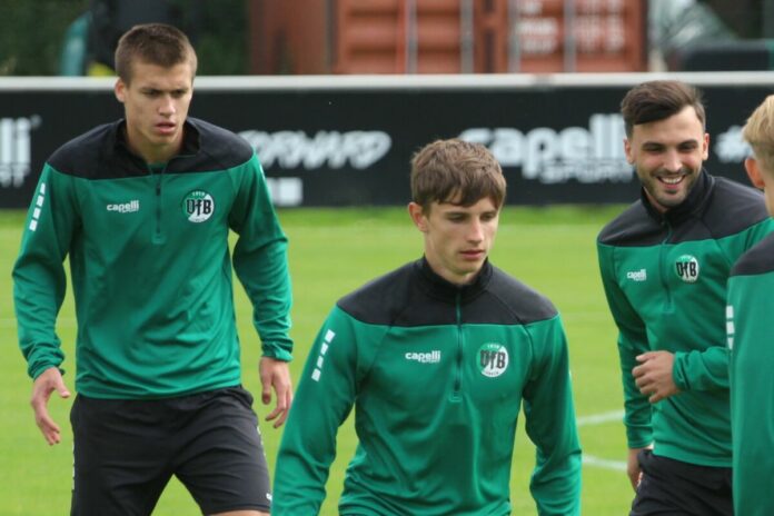 VfB-Training mit Probespieler