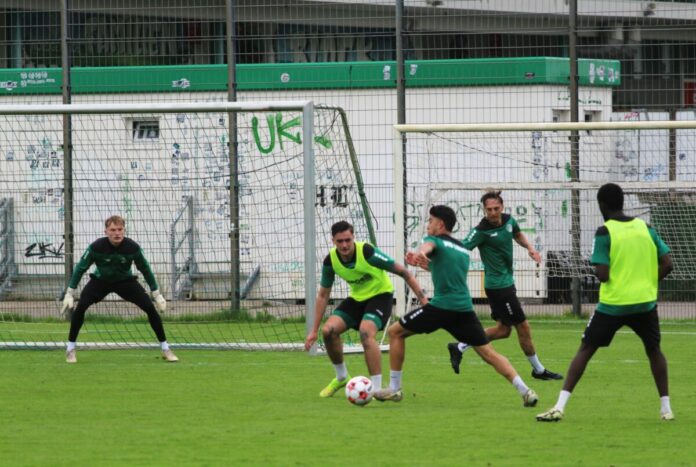 Lasse Jetz im Training beim VfB Lübeck