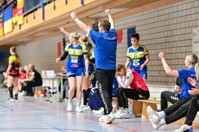 Trainer Henning Ammen jubelt