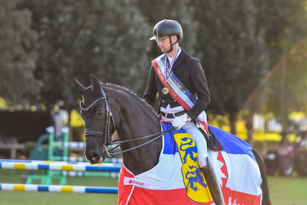 Der amtierende Landesmeister Felix Kneese wird auch in diesem Jahr zum Landesturnier nach Bad Segeberg reisen, um seinen Titel in der Dressur zu verteidigen.