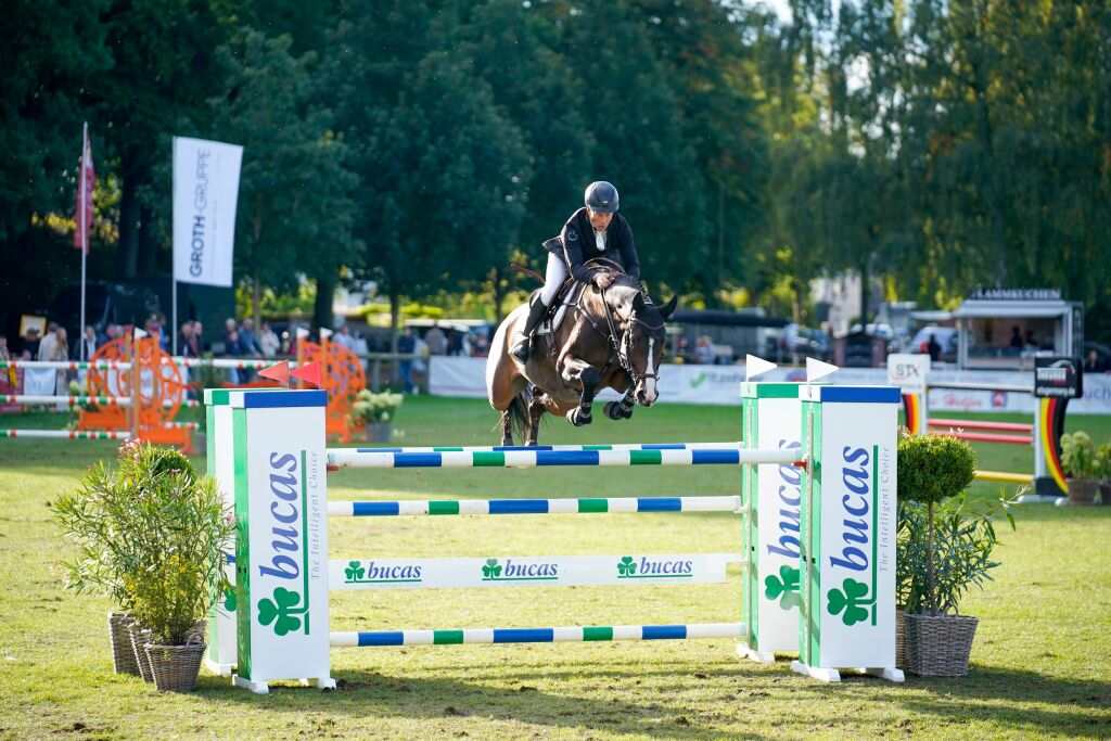 Der Schwede Rolf-Göran Bengtsson aus Itzehoe siegte mit seinem Holsteiner Caillan im Großen Preis von Schleswig-Holstein und sicherte sich zudem die Goldmedaille in der Meisterschaftswertung.