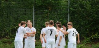 Wieder Freude bei Dornbreite II, wie hier beim Hinspiel gegen Moisling. Foto: Lilli Behnke.