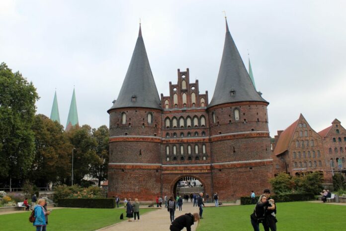 Holstentor umrunden