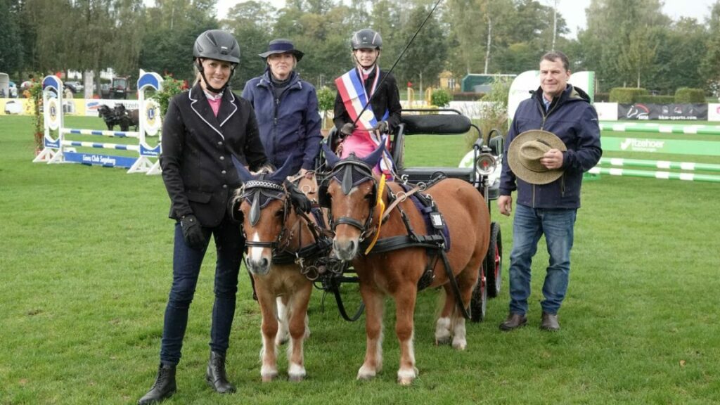 Die Fahrsport-Jugend ermittelt im Rahmen des Landes-Ponyturniers ihre Jugendcup-Sieger. Auch Vorjahressiegerin Leni Vieten hat wieder Chancen auf den Titel. (Foto: Kurt-S. Becker)
