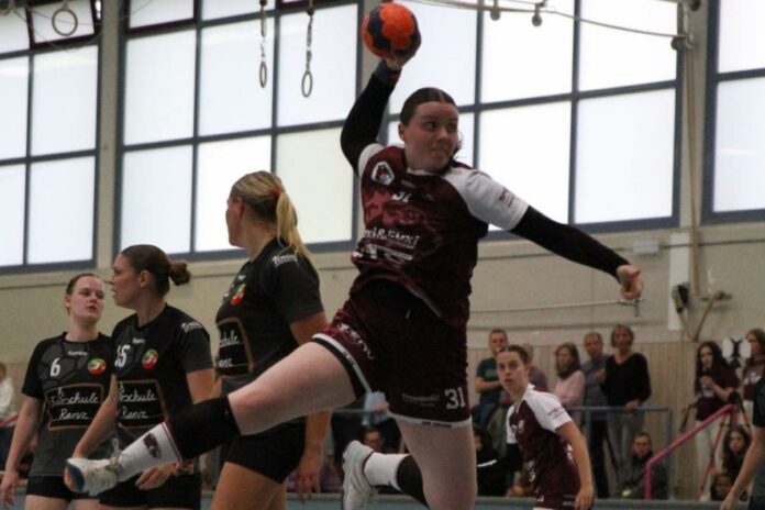Bargteheides Sina Hallmann im Sprung