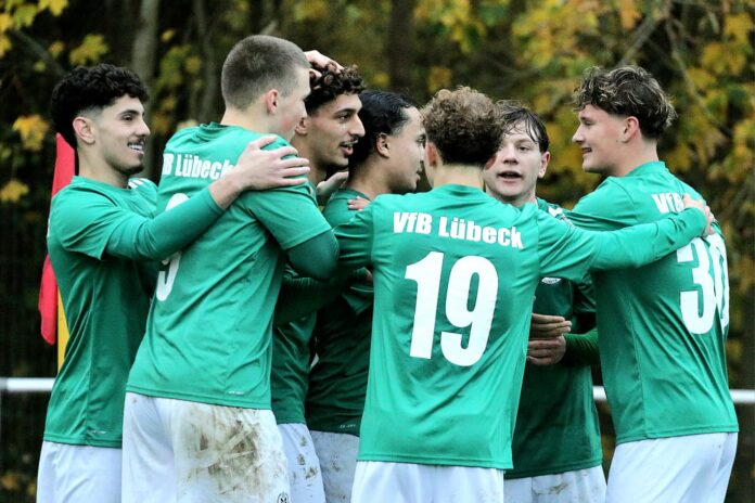 VfB Lübeck II bejubelt einen Treffer