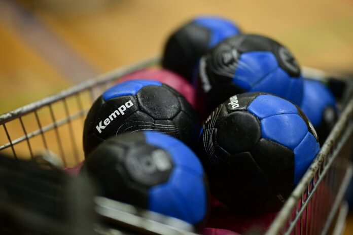 Bälle in Einkaufswagen