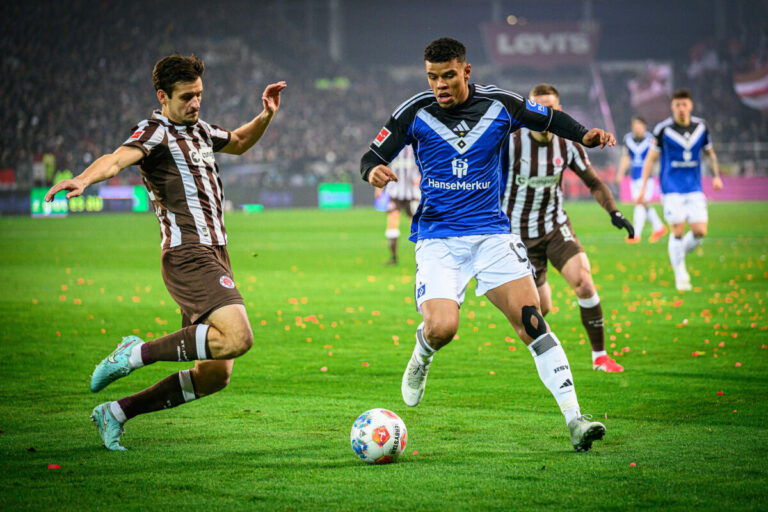Intensives Stadtderby: HSV hält Rivalen auf Abstand – St. Pauli klettert auf Rang 16