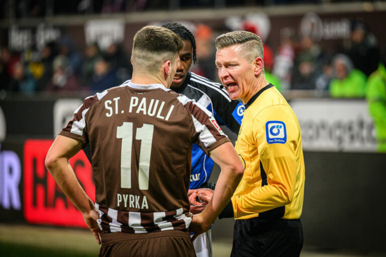 Viel Kampf, noch mehr Krampf – Enttäuschendes Derby zwischen HSV und St. Pauli