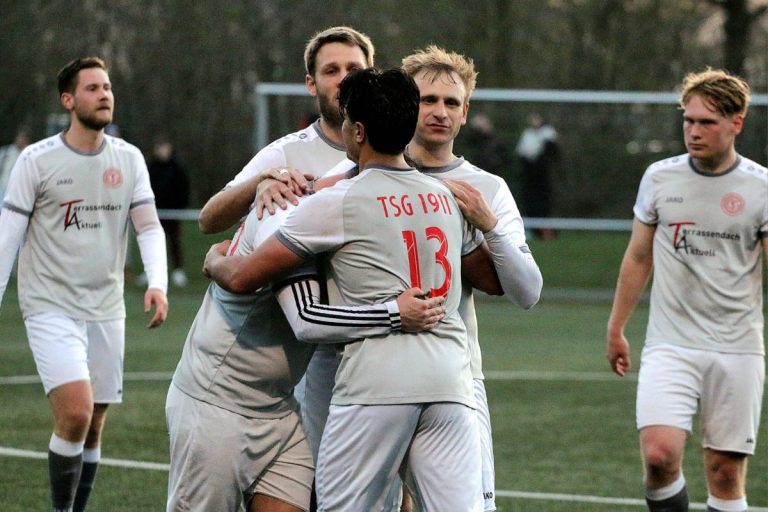 Faustschläge, Provokationen und das Ende einer Serie: Turbulentes Nachholspiel in der Kreisliga