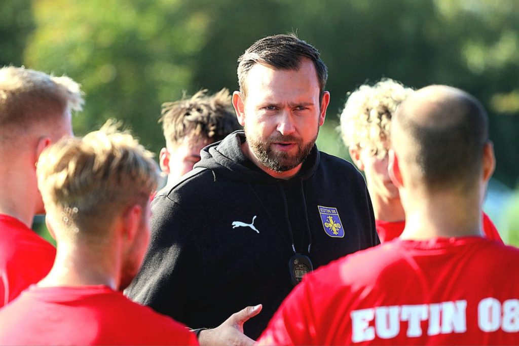 „Eine richtig geile Einheit“ – Die Entwicklung der U23 am Waldeck 1 frahm spricht zum team @ „Eine richtig geile Einheit“ – Die Entwicklung der U23 am Waldeck