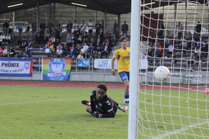 Jarmain Chinonso Ozuzu (33, SV Todesfelde) kann dem Gegentor nur noch hinterher schauen
