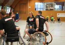 Ostseepokal wächst – hat aber noch Plätze frei Fecht-Weltmeisterin Hilke Kollmetz (Bild Mitte) und ihr Vereinskollege Peer Wollmer werden auch 2026 wieder am Rollstuhlbasketball teilnehmen. Foto: Lobeca/Holm