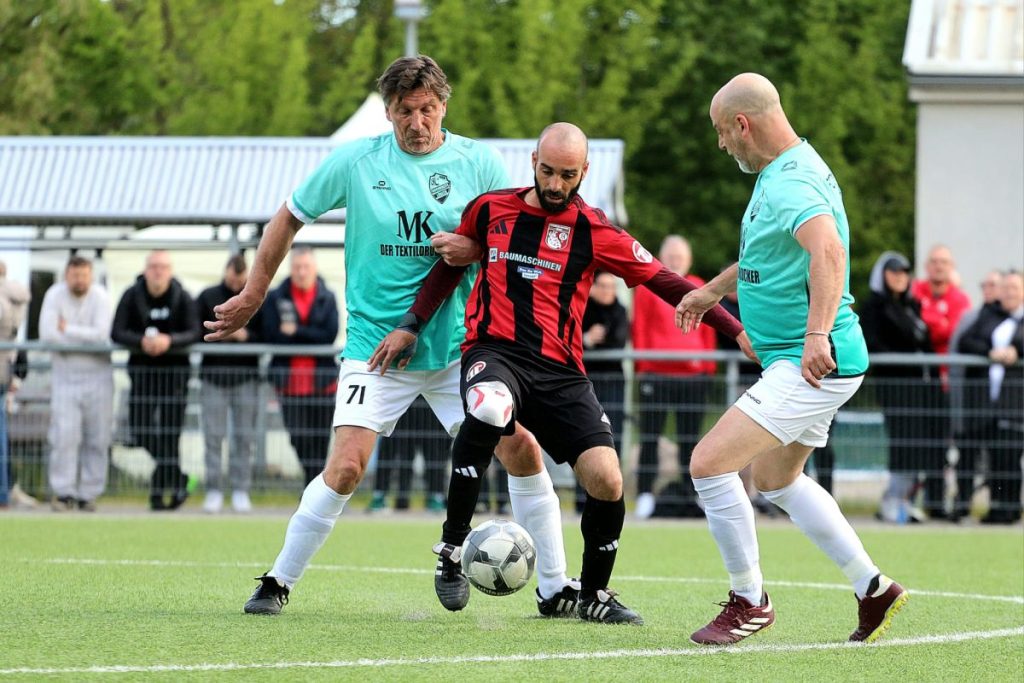 u40 @ Halbes Dutzend im Finale: Eichholzer SV holt Kreispokal-Titel in Schlutup