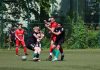 Umkämpfte Partie zwischen Eintracht 04 und Dornbreite II. Foto: Behnke Photograph.