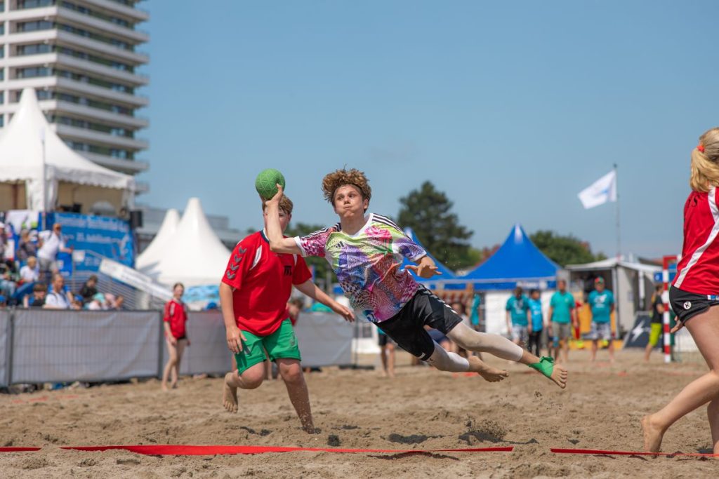 Aufbaumarathon erfolgreich gemeistert: Schulcup eröffnet Beachhandball-Wochenende in Travemünde 1 0s9a9488 @ Aufbaumarathon erfolgreich gemeistert: Schulcup eröffnet Beachhandball-Wochenende in Travemünde