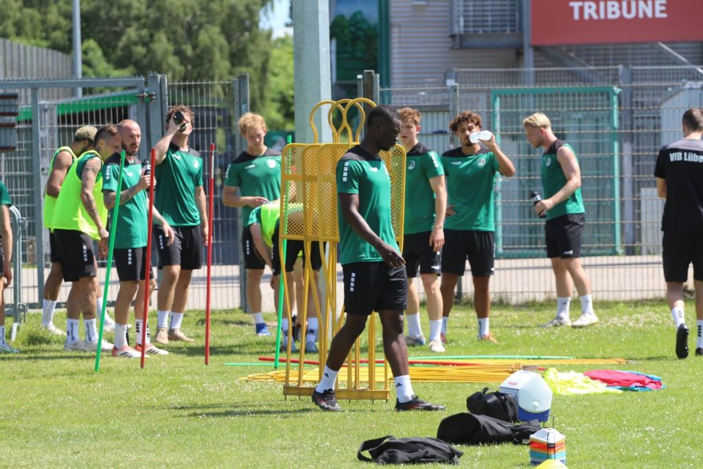 img 7170 @ VfB Lübeck: Alle müssen anpacken - Ex-Keeper vertritt aktuell Hanno Behrens