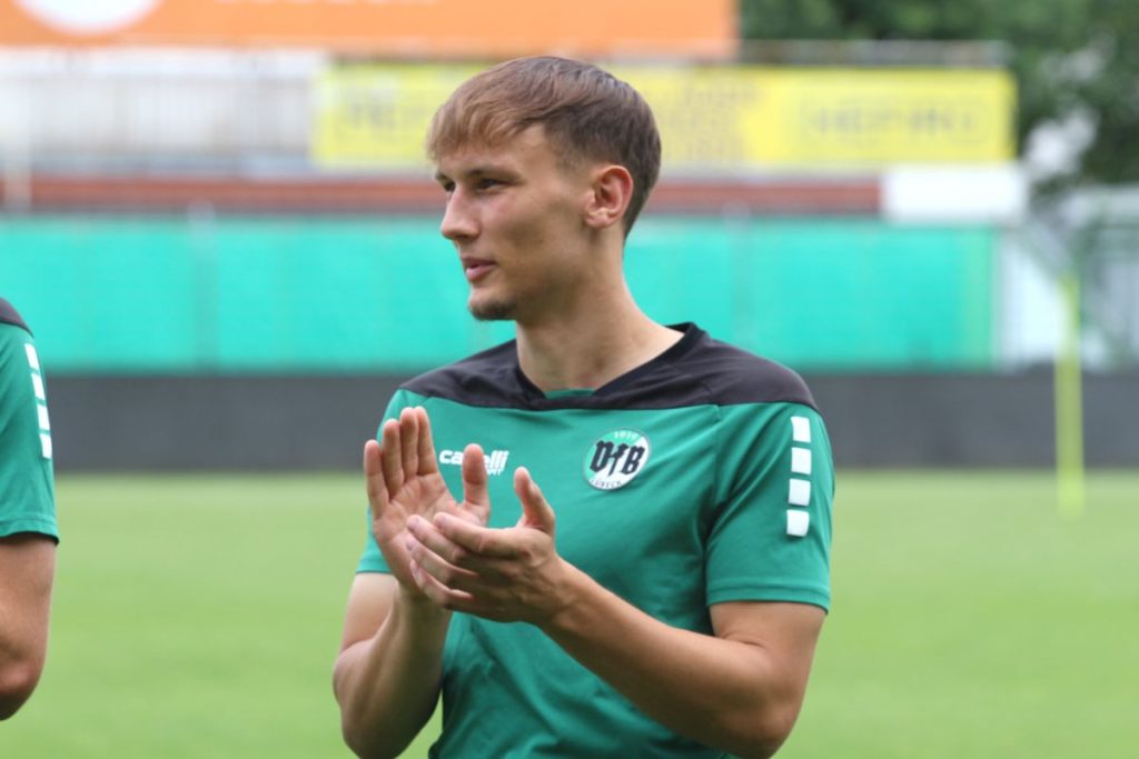 VfB Lübeck: Außenbahnspieler kann links oder rechts – Fangruppierungen zunächst getrennt 1 jonas dittrich zwickau @ VfB Lübeck: Außenbahnspieler kann links oder rechts – Fangruppierungen zunächst getrennt