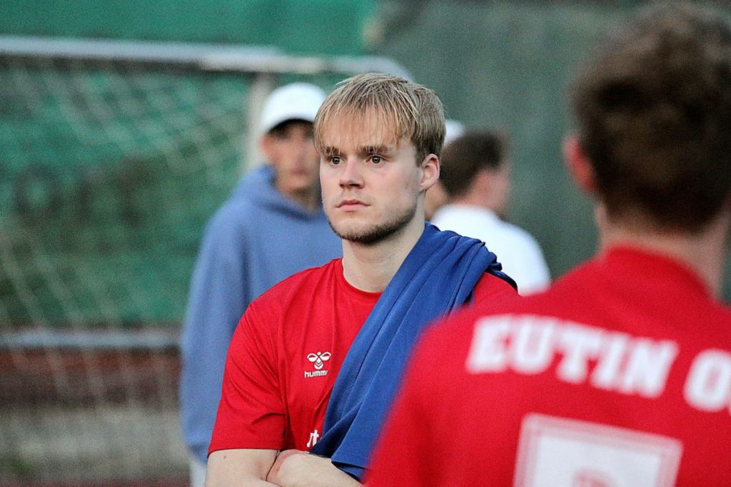 jorge enttauscht @ Der Einwurf ins Glück: TSV Pansdorf II steigt in die Verbandsliga auf