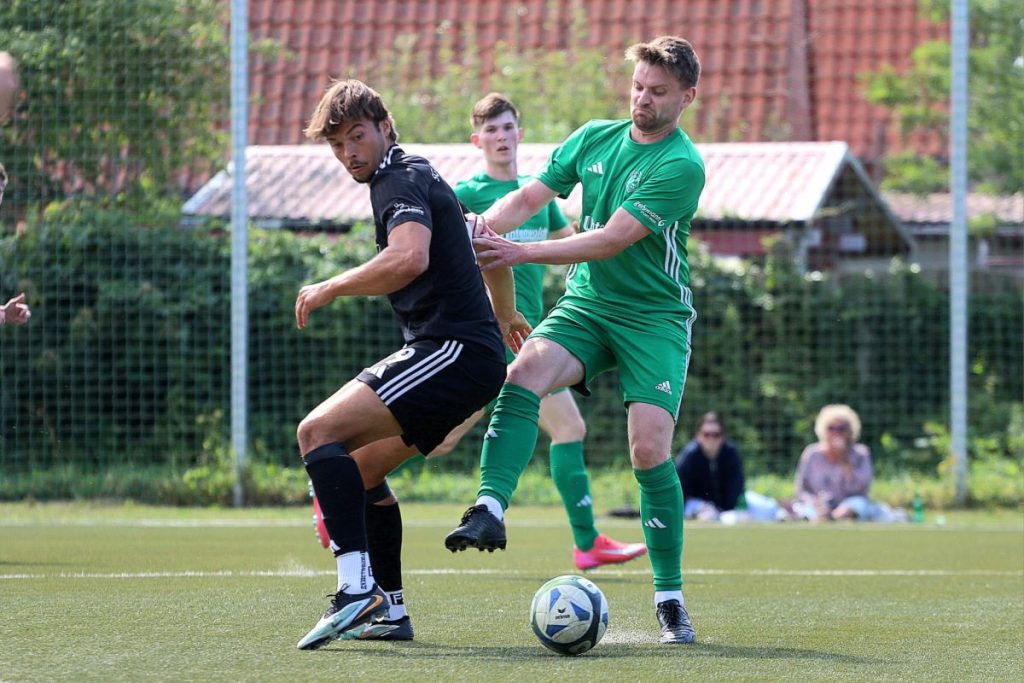 Durch kleinen Kader: Neue Ausrichtung beim TSV Gremersdorf 1 bormann zweikampf @ Durch kleinen Kader: Neue Ausrichtung beim TSV Gremersdorf