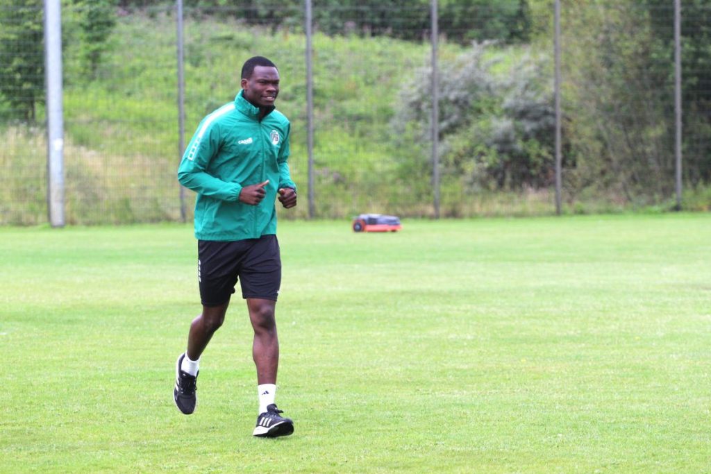 VfB Lübeck: Engagement im Testspiel passt - Remis absolut okay 1 joel amadi im lauftraining vfb lubeck @ VfB Lübeck: Engagement im Testspiel passt - Remis absolut okay