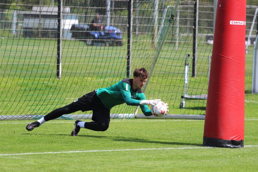 louis siefert keeper @ VfB Lübeck: Gruppentraining, Teambuilding auf der Trave, Duo im Aufbau - und kein Risiko