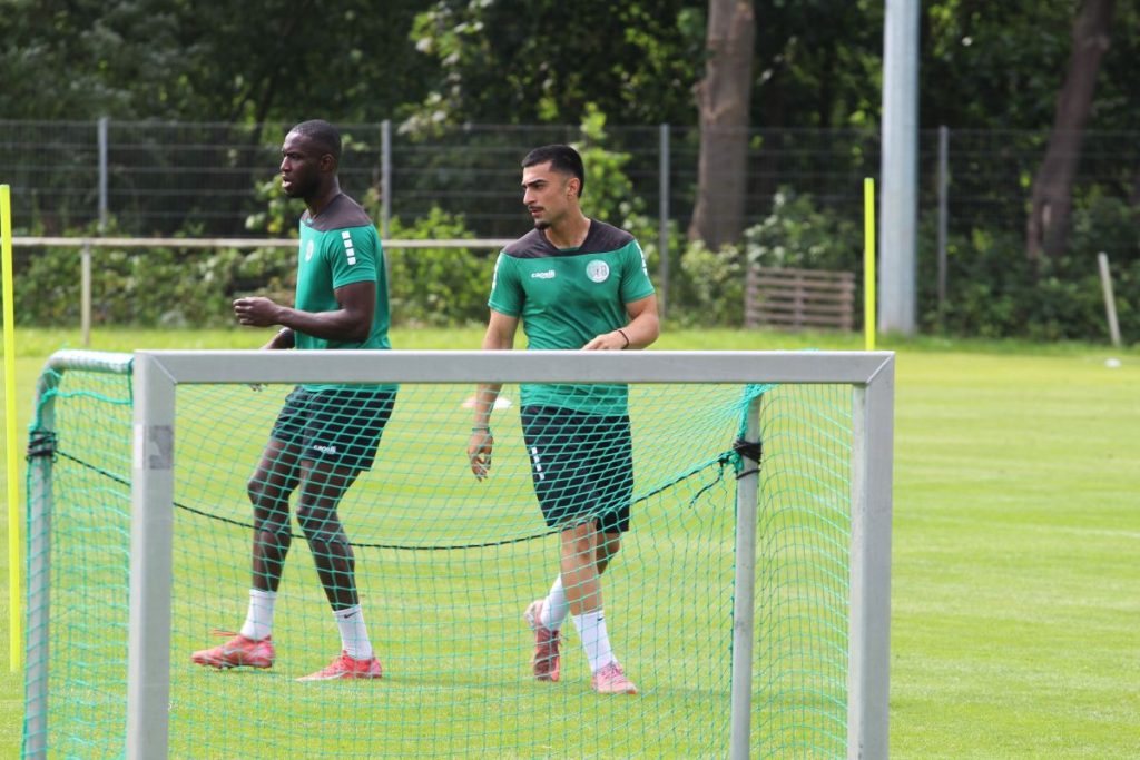 Wow! Liga-Konkurrent schnappt sich noch "Wunschspieler" des VfB Lübeck 1 milad nejad r beim vfb lubeck training @ Wow! Liga-Konkurrent schnappt sich noch "Wunschspieler" des VfB Lübeck