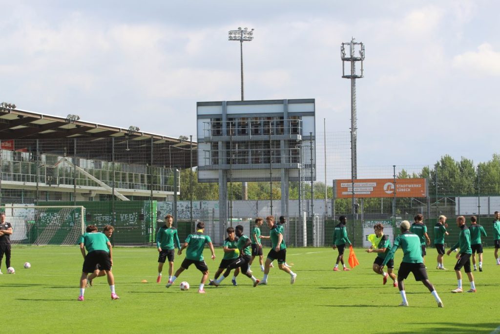 VfB Lübeck: Spieler sind platt, Eis-Tonne, Regeneration, Emotionen – und eine Verletzung 2 img 7572 @ VfB Lübeck: Spieler sind platt, Eis-Tonne, Regeneration, Emotionen – und eine Verletzung