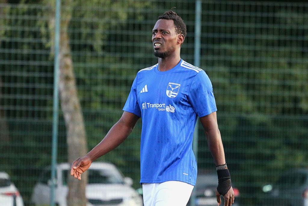 SGGO entscheidet Derby deutlich für sich - TuS Tensfeld feiert ersten Saisonsieg dank Broetzmann-Doppelpack 3 jammeh @ SGGO entscheidet Derby deutlich für sich - TuS Tensfeld feiert ersten Saisonsieg dank Broetzmann-Doppelpack