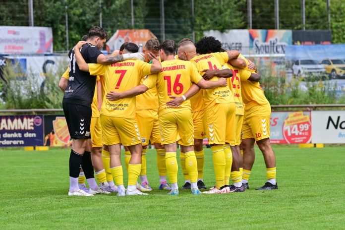 Der FC Dornbreite bildet den Teamkreis