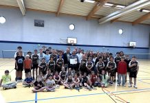 Auszeichnung für außergewöhnliches Engagement geht an Badminton-Trainer