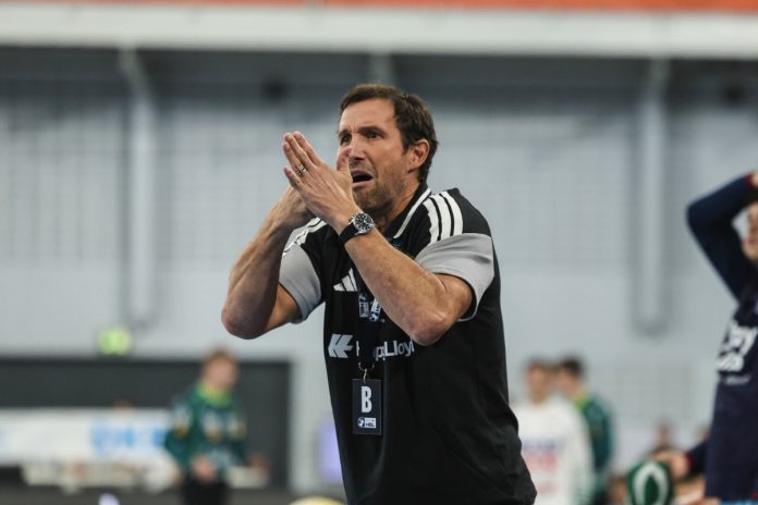 Trainer Torsten Jansen fasst es nicht