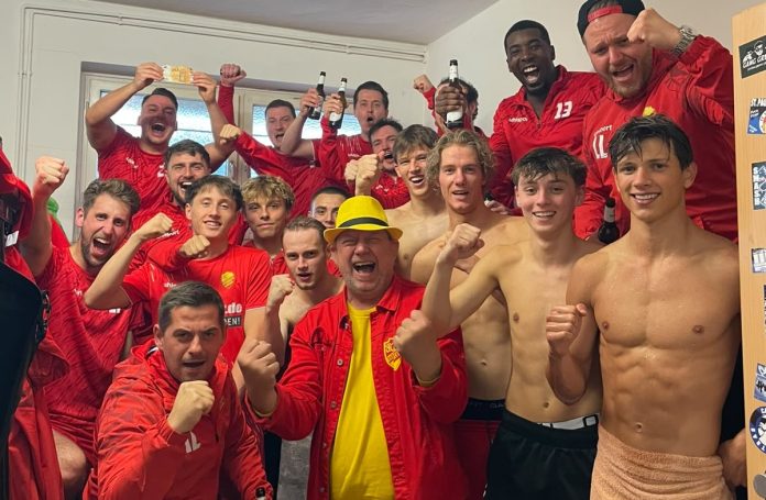 FCD II feiert und bleibt weiter ohne Punktverlust. Foto: Dornbreite II. FCD II feiert und bleibt weiter ohne Punktverlust. Foto: Dornbreite II.