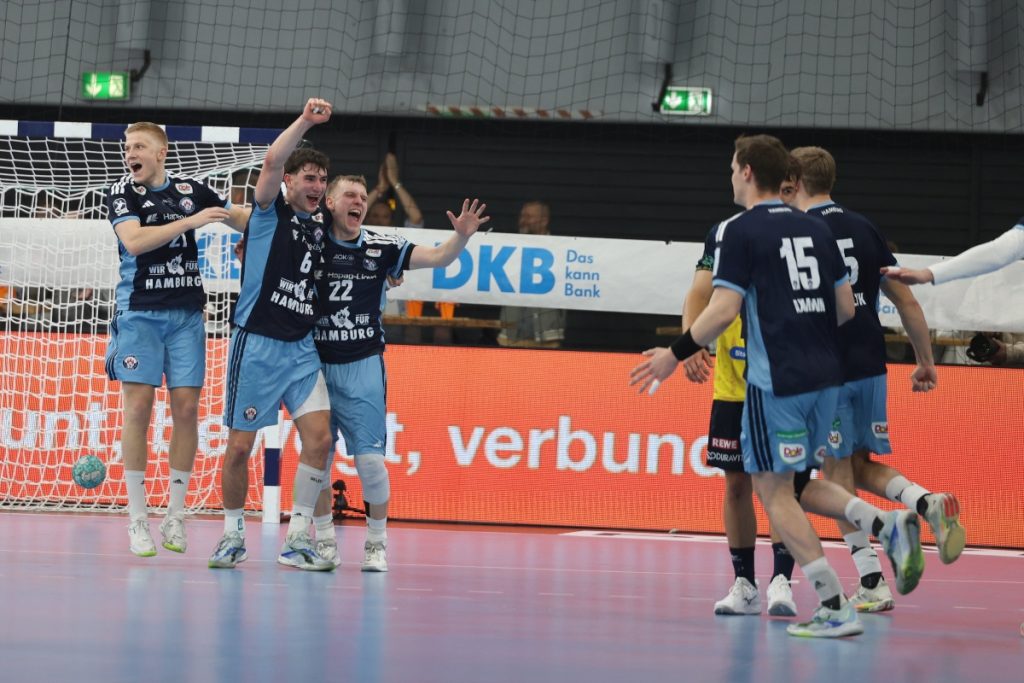 Hamburg mit Befreiungsschlag dank Krake Robin Haug im Tor 1 hch feiert heimsieg foto ralf homburg @ Hamburg mit Befreiungsschlag dank Krake Robin Haug im Tor