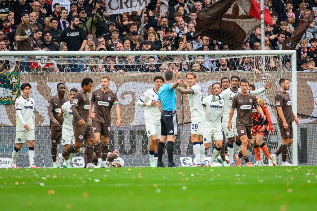 FC St. Pauli feiert zweiten Saisonsieg gegen Karlsruhe: Millerntor bleibt eine Festung 1 lobeca 267744 henning rohlfs 20261011 @ FC St. Pauli feiert zweiten Saisonsieg gegen Karlsruhe: Millerntor bleibt eine Festung