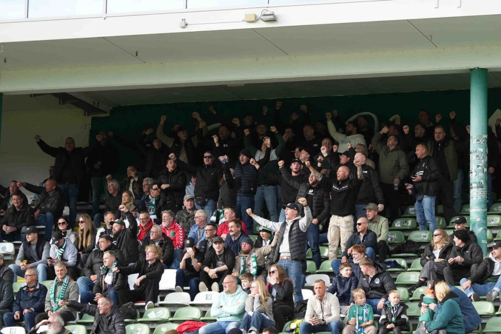 Stereo-Wechselgesang beim VfB Lübeck: „Scheiß UKL!“ – Neues Banner zeigt breiteren Widerstand 1 lobeca 268545 mascha holm 20261017 @ Stereo-Wechselgesang beim VfB Lübeck: „Scheiß UKL!“ – Neues Banner zeigt breiteren Widerstand
