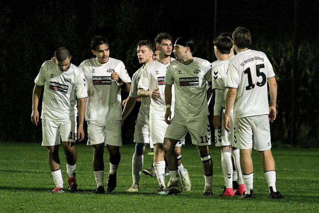 shu jubel @ SVHU entscheidet Verfolgerduell in Hammoor für sich - Hoisdorf und Leezen feiern Derbysiege