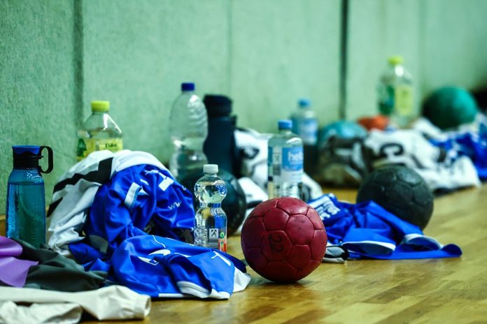 Sporttasche und Handtücher