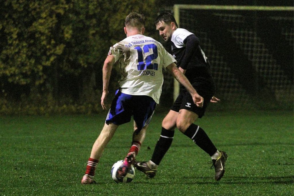 Alveslohe und Hoisdorf setzen Serien fort und springen ins obere Tabellendrittel 1 stockinger dribbling @ Alveslohe und Hoisdorf setzen Serien fort und springen ins obere Tabellendrittel