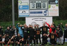 AKM gewinnt Topspiel und ist Erster – Spitze rückt zusammen AKM feiert Sieg und Tabellenführung. Foto: AKM Lübeck.